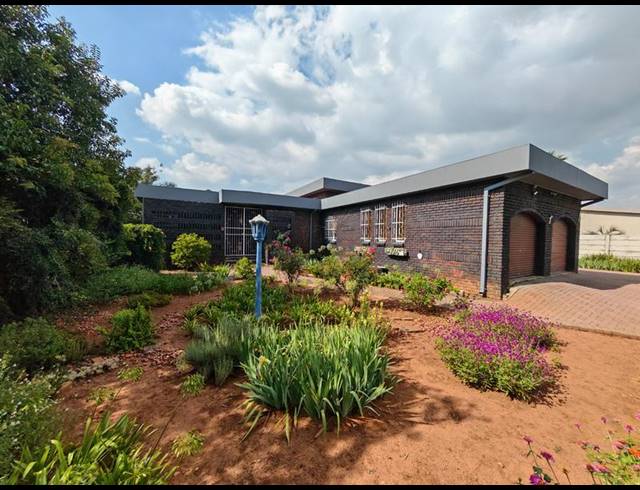 4 BEDROOM HOUSE FOR SALE IN VANDERBIJLPARK SE 2